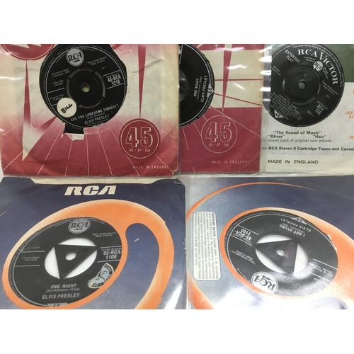 250 - A collection of Elvis Presley 7 inch singles and EPs.