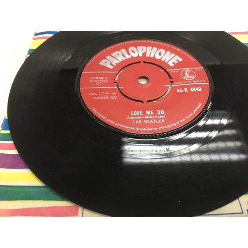 252 - A collection of EPs and 7 inch singles by The Beatles including a red label 'Love Me Do', 'Twist & S... 