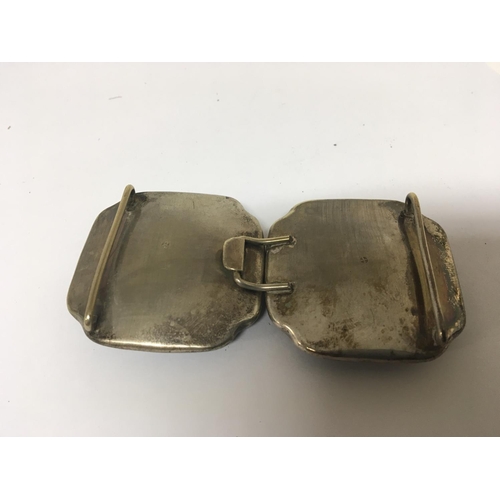 71 - An early 20th century Japanese Satsuma belt buckle decorated with flowers and gilt - NO RESERVE