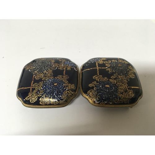 71 - An early 20th century Japanese Satsuma belt buckle decorated with flowers and gilt - NO RESERVE
