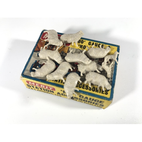 1923 - A Charbens Miniature series Vauxhall Hansom Cab #12 (heavy damage), a Charbens Miniature series Pack... 