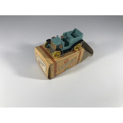 1923 - A Charbens Miniature series Vauxhall Hansom Cab #12 (heavy damage), a Charbens Miniature series Pack... 