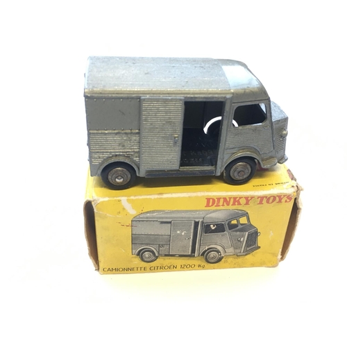 1929 - A Dinky universal Jeep #405, a Camionnette Citroen 1200 kg #25c, a Jaguar Mark x #142 and a Volkswag... 