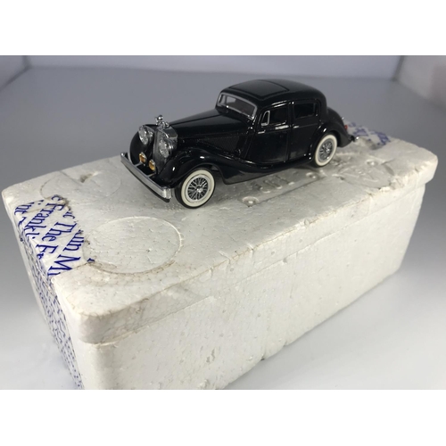 1960 - A Franklin Mint Jaguar Saloon, a Somerville Models Mercedes-Benz 260D #102, an Abingdon Classics MG ... 