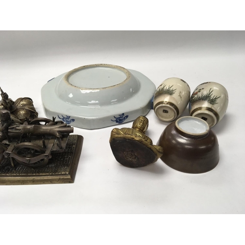 35 - A collection of oriental ceramics. Comprising 18th and 19th Chinese Export porcelain.a small gilt me... 