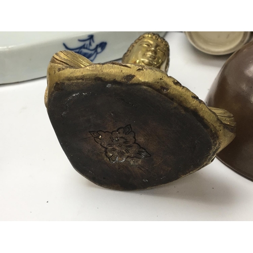 35 - A collection of oriental ceramics. Comprising 18th and 19th Chinese Export porcelain.a small gilt me... 