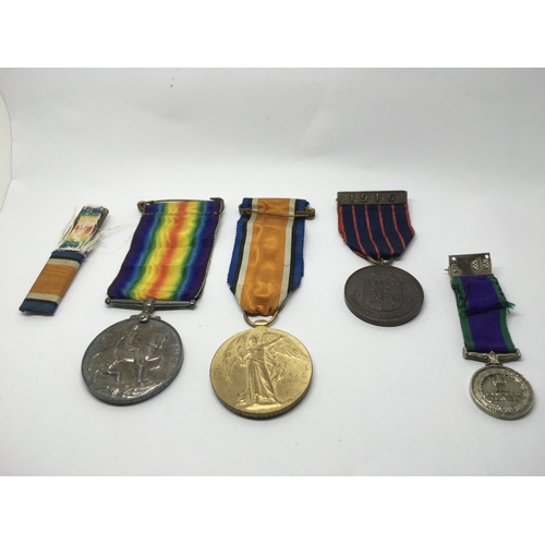 1814 - A WW1 British medal group including a campaign dress medal. Awarded to S22472 PTE A SLORA GORDANS.