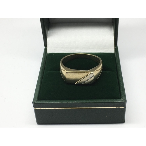 756 - A gents 9ct gold signet ring, approx 3.5g and approx size U.