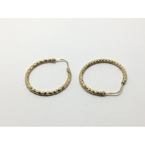 757 - A pair of 9ct gold hoop earrings, approx 2.8g.