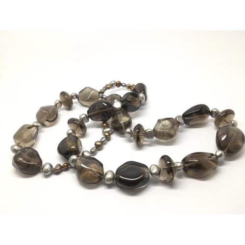 837 - A smokey quartz and freshwater pearl necklace.