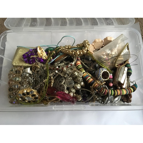 849 - A box of costume jewellery.