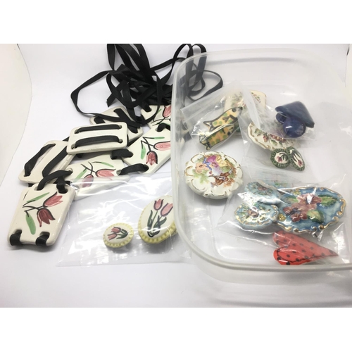 852 - A painted pottery belt and other ceramic jewellery items.