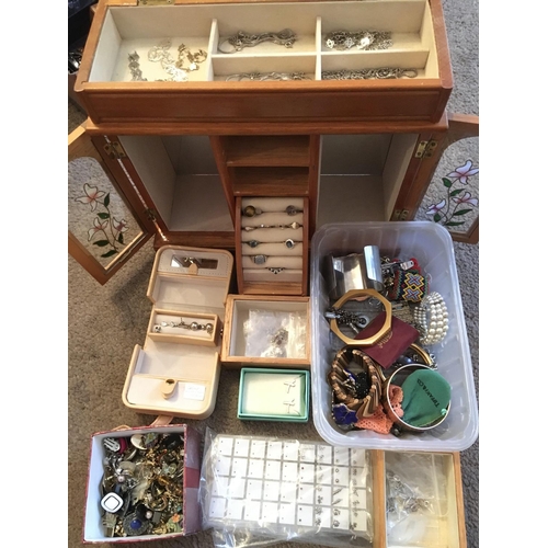 867 - A multi drawer jewellery cabinet and contents plus other costume jewellery items.