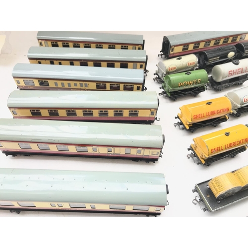 164 - A Collection of 'OO' Gauge Coaches and Rolling Stock.