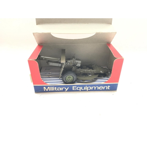 183 - 2 x Crescent models Die Cast models. A 5.5 inch Medium Gun Howitzer#1251 and a 25-Pounder Field Gun ... 