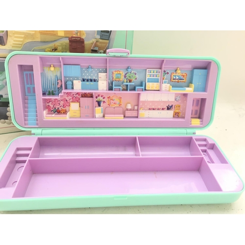 200 - 2 Polly Pocket sets (1 boxed) including a Jewel Case Play-Set.