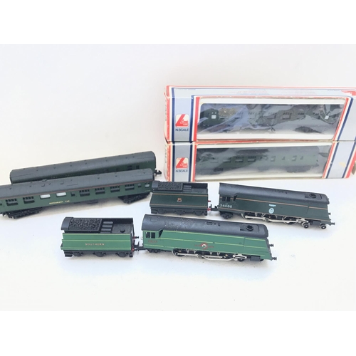 295 - 2 x 'N' Gauge Engines with Tenders and 4 coaches (2 boxed)