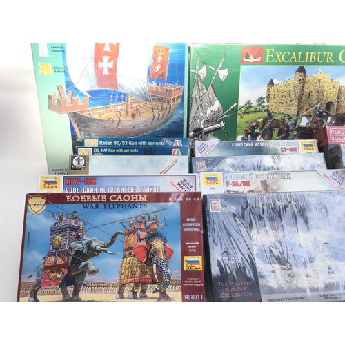 454 - Collection of 21 Model Kits including Zvezda Hansa Kogge Medieval ships / Tanks/Pegasus Tanks / Plas... 