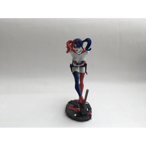 473 - DC Comics Cover Girls. Harley Quinn Statue. Second edition.