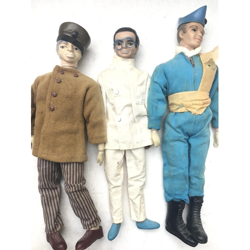 496 - 2 x Vintage Thunderbirds Puppets Lady Penelope and Brains. And 3 Vintage Dolls A/F.