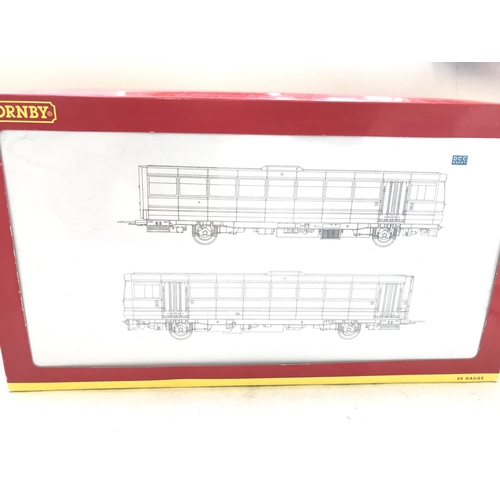 559 - A Boxed Hornby Class Arriva Trains Class 142 DCC Ready. #R 2700.