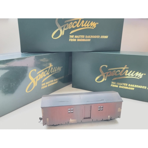 567 - 4 X Boxed Spectrum Cars including Dining Car #26996. A Saws Filers car #26994. A Kitchen Car #26997 ... 