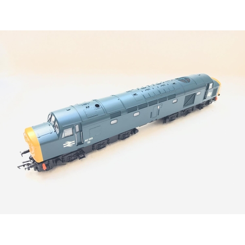 589 - A Bachmann Class 40 Diesel 40169 Centre Head Code BR Blue (W/O Tanks). Boxed and DCC Ready.