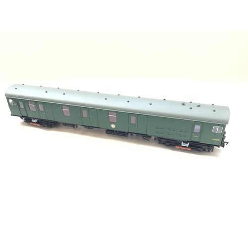 616 - A Bachmann Motor Luggage Van Late SR Multiple Unit Green. Boxed.DCC.