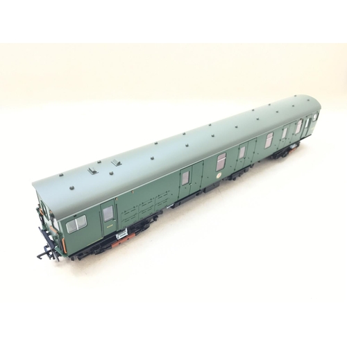 616 - A Bachmann Motor Luggage Van Late SR Multiple Unit Green. Boxed.DCC.