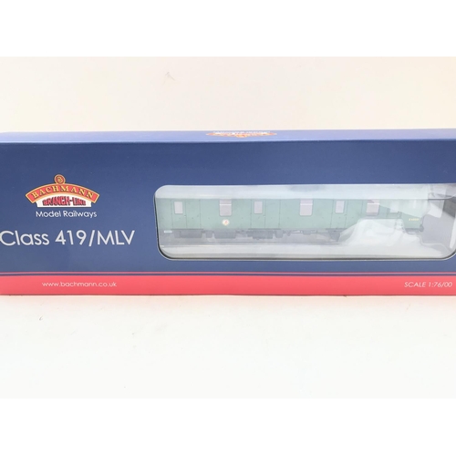 616 - A Bachmann Motor Luggage Van Late SR Multiple Unit Green. Boxed.DCC.