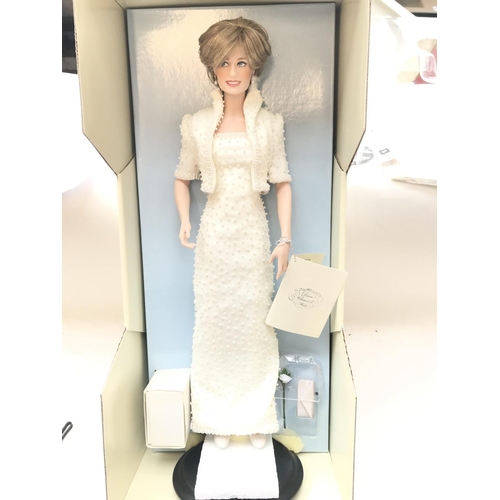 64 - A Franklin mint Diana Princess of Wales Porcelain doll boxed.