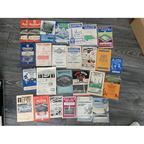 377 - Tottenham 59/60 Away Football Programmes: For full list see online picture. Overall fair with 5 havi... 