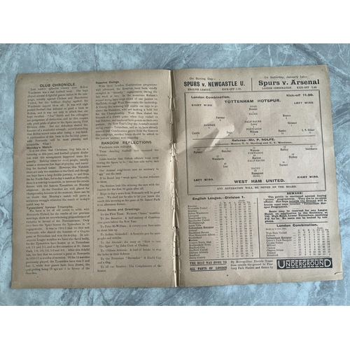 112 - 1920/1921 Tottenham Reserves v West Ham Football Programme: London Combination dated 25 12 1920. Ex ... 