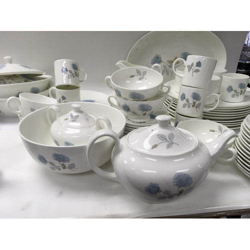 1008 - A large collection of Wedgwood ice rose patterned tea set and dinner service set. There is slight da... 