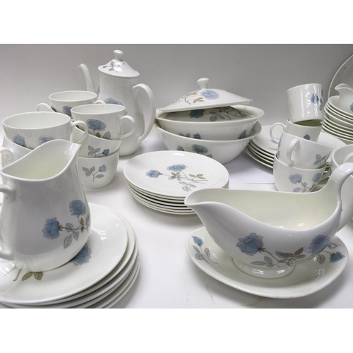 1008 - A large collection of Wedgwood ice rose patterned tea set and dinner service set. There is slight da... 