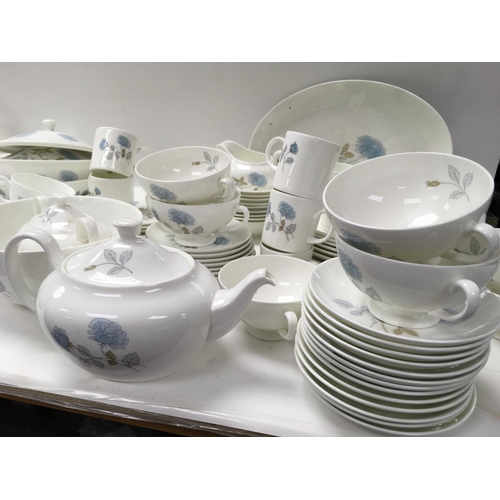 1008 - A large collection of Wedgwood ice rose patterned tea set and dinner service set. There is slight da... 