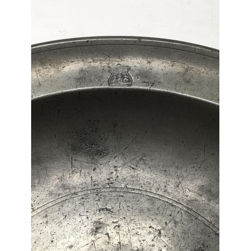 811 - An early 18th century Russian St Petersburg double rimmed pewter dish. It has an initials inscriptio... 