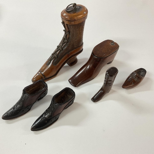 868 - A very nice selection of Treen shoes, 2 being snuff boxes, a pipe tamper with brass studded heel and... 