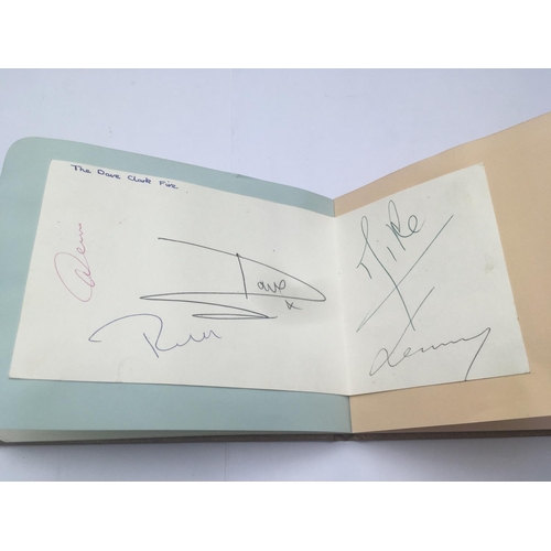 545 - Two autograph booklets of various signatures and facsimile autographs. No provenance supplied. Pleas... 