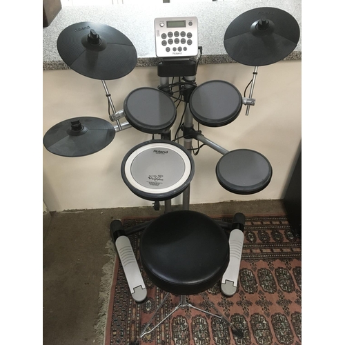 706 - A set of Roland V drums.