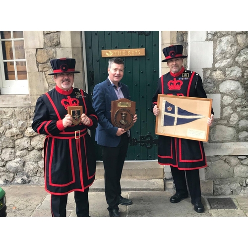 2300 - The Yeoman warders collection as displayed at The Keys Tower of London to be sold without reserve - ... 