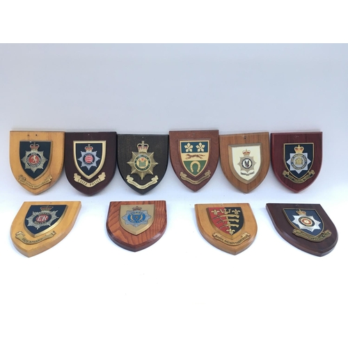 2307 - 10 - Police Plaques presented to Yeoman Warders.
Provided with letter of Authenticity