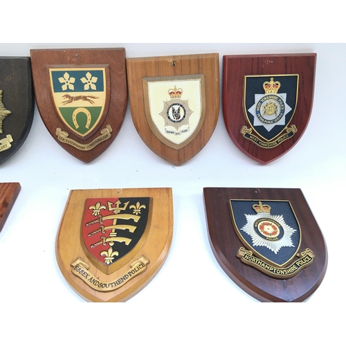 2307 - 10 - Police Plaques presented to Yeoman Warders.
Provided with letter of Authenticity