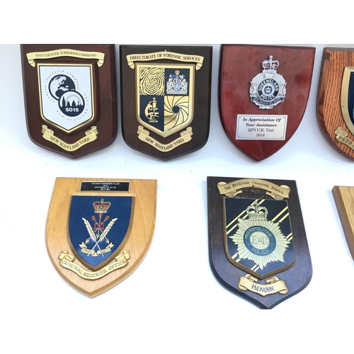 2310 - 10 x various plaques presented to Yeoman Warders.
Provided with letter of Authenticity.