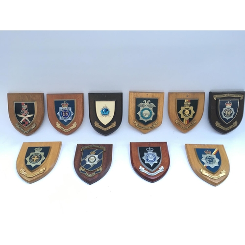 2311 - 10 x various plaques presented to Yeoman Warders.
Provided with letter of Authenticity