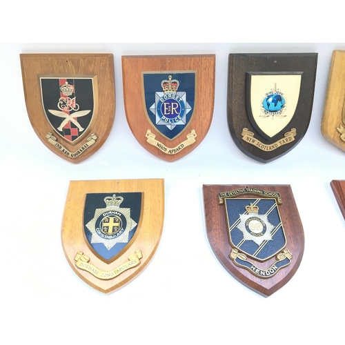 2311 - 10 x various plaques presented to Yeoman Warders.
Provided with letter of Authenticity