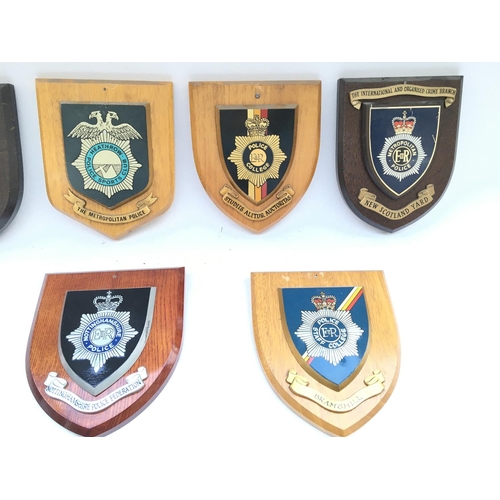 2311 - 10 x various plaques presented to Yeoman Warders.
Provided with letter of Authenticity