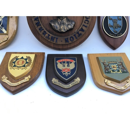 2312 - 8 x various plaques presented to Yeoman Warders.
Provided with letter of Authenticity