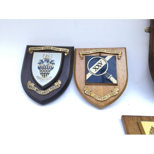 2312 - 8 x various plaques presented to Yeoman Warders.
Provided with letter of Authenticity