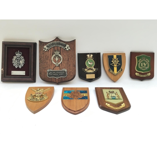 2328 - Collection of plaques from the Tower of London Yeoman Warders.
Provided with letter of Authenticity.